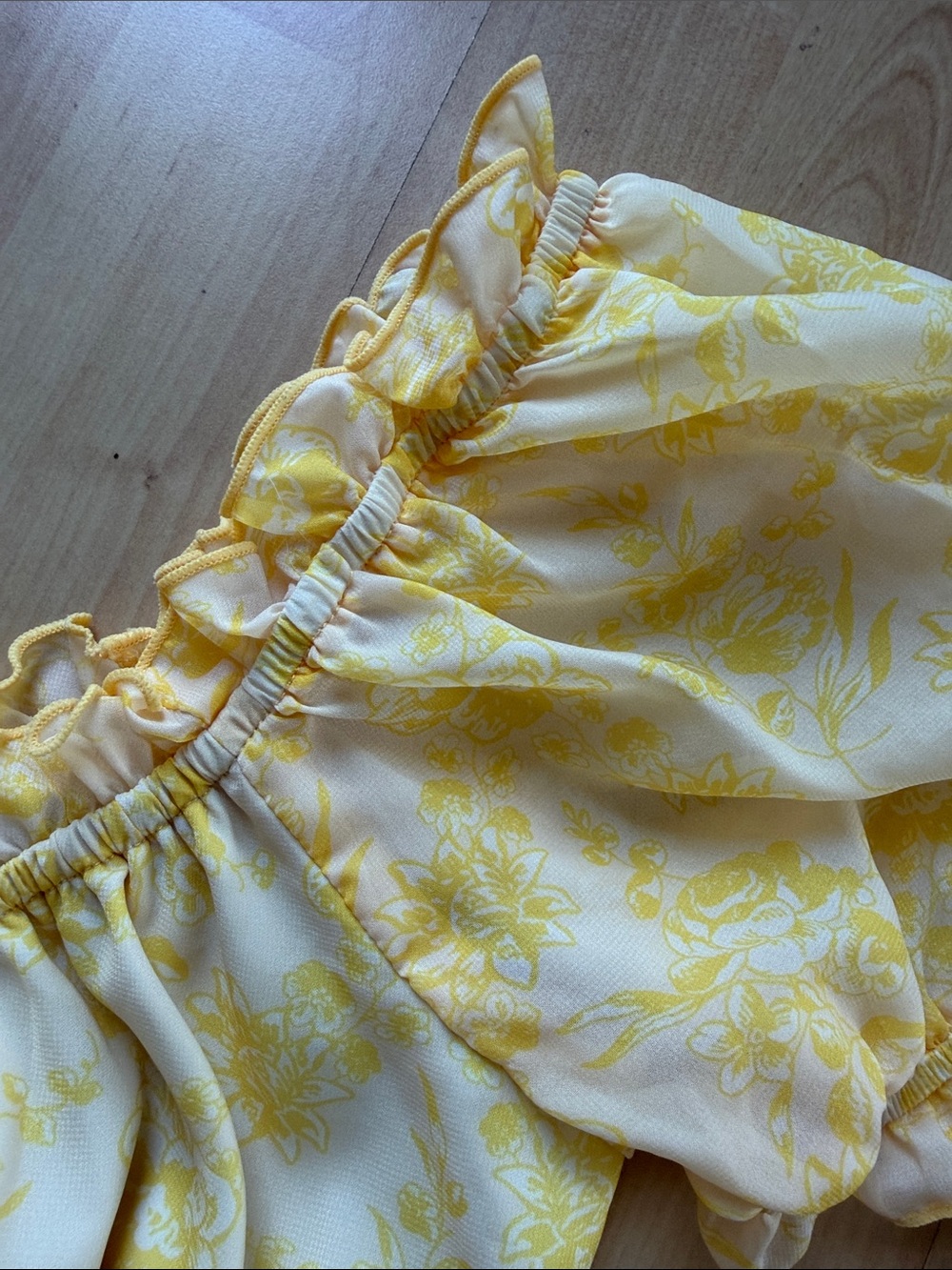 Sugar Thrillz Yellow Floral Puff-Sleeve Crop Top - Picture 4 of 4